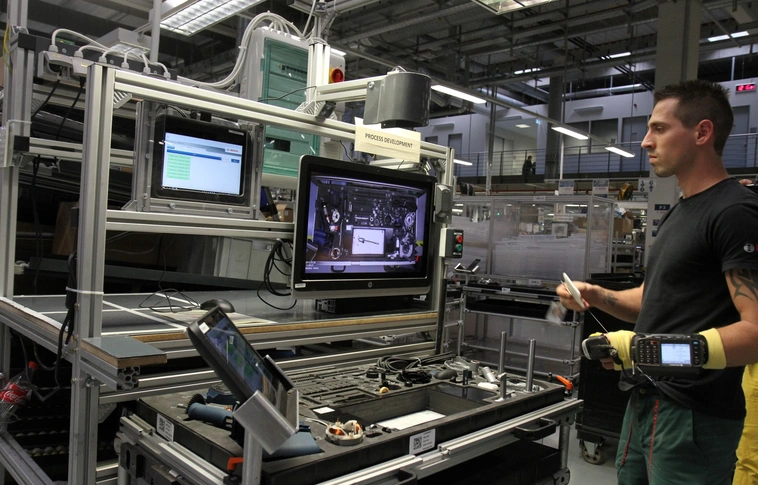 Az átlagos bruttó bér majdnem 325 ezer forint