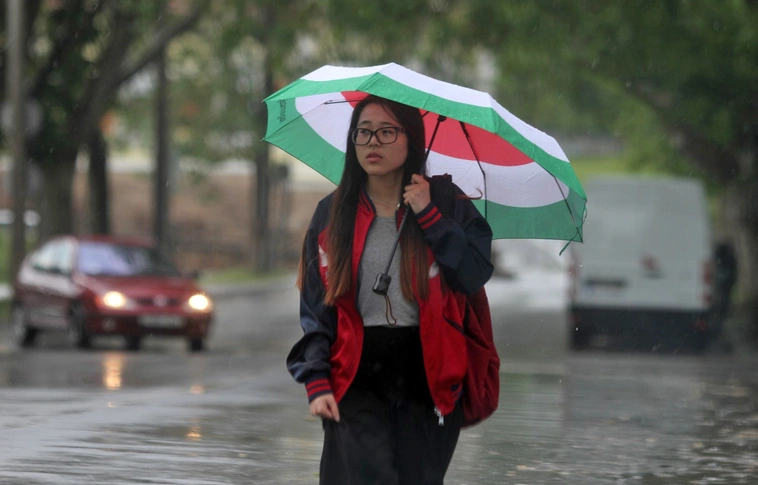 Lehűlés és záporok, zivatarok jönnek, de aztán újra támad a hőség