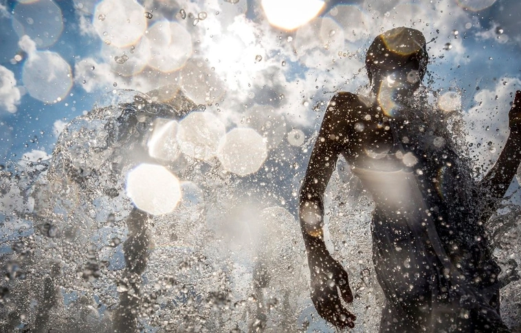 Egyszerre figyelmeztetnek felhőszakadásra és hőségre
