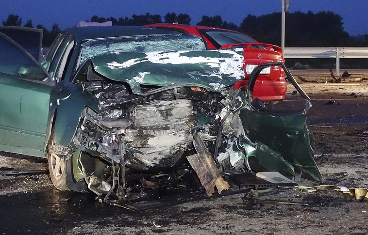 Három autó ütközött, hárman haltak meg a balesetben