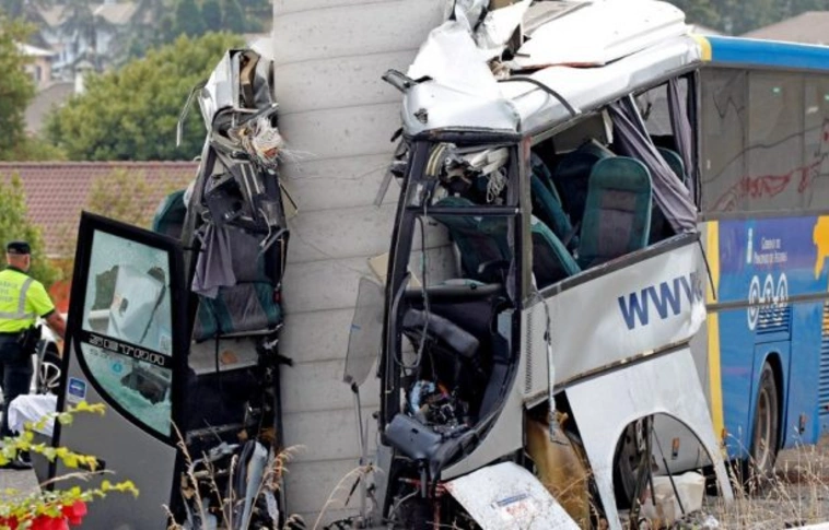 Halottak és sérültek egy spanyol buszbalesetben