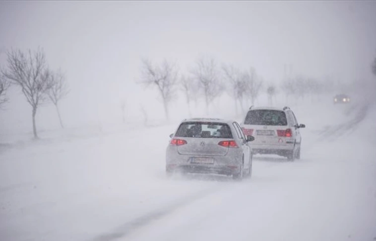 Tegnap esett, ma fúj: hófúvások miatt adtak ki figyelmeztetést