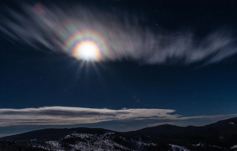 Vízjeget észleltek a Hold felszínén