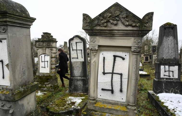 Tízezrek tiltakoztak Franciaországban az antiszemitizmus ellen