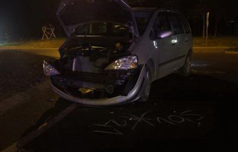 Öt perc alatt két balesetet is okozott, az egyiknél maradandó sérülést szenvedett egy utas