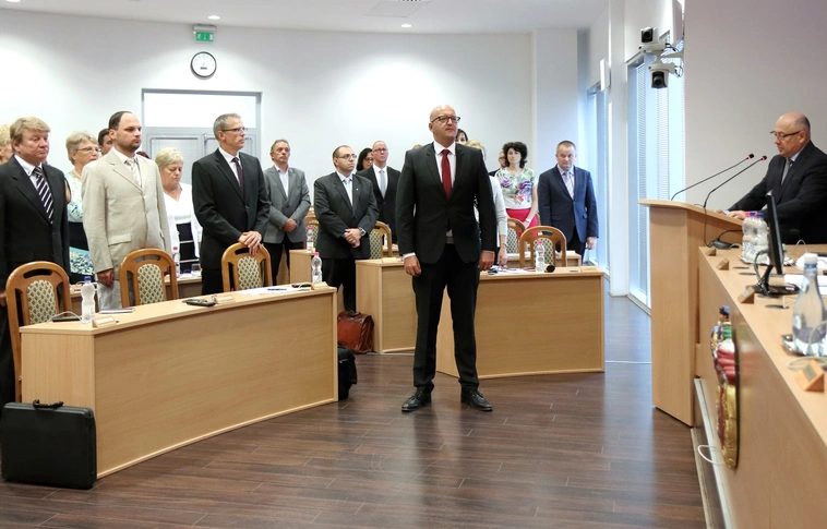 Rendkívüli közgyűlés: esküt tett Nagy Ákos, felgyorsulhat a telepfelszámolási program