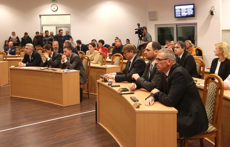 Rendkívüli közgyűlést kezdeményezett az ellenzék a túlóratörvénnyel kapcsolatban