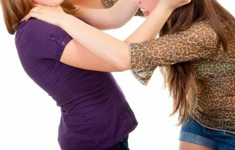 Kamasz rabolt ki kamaszt