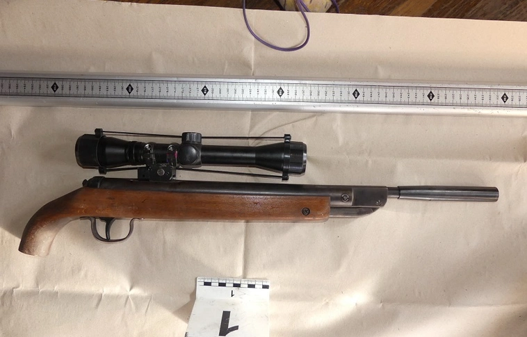 Engedély nélkül tartott lőfegyvert, TEK-esek csaptak le a miskolci férfira (Videóval!)