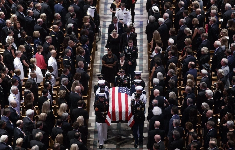 Eltemették McCain szenátort