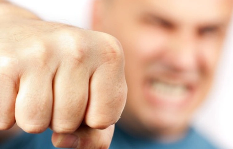 Hazavitelnek indult, állkapocstörés és fogvesztés lett a vége