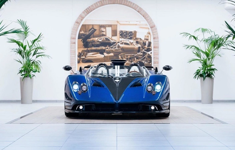 Valami brutális a világ legdrágább autója!