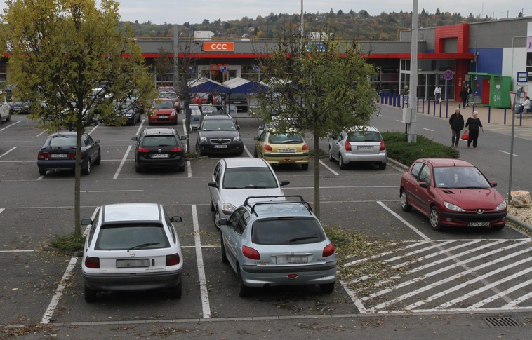 Így tartanak nyitva az ügyfélszolgálatok, fürdők a hosszú hétvégén