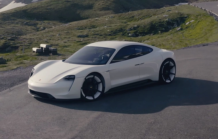 Megduplázza villanyautó-gyártását a Porsche