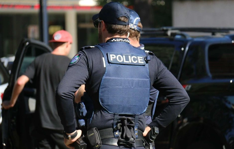Rendőrökre nyitottak tüzet egy ausztrál városban