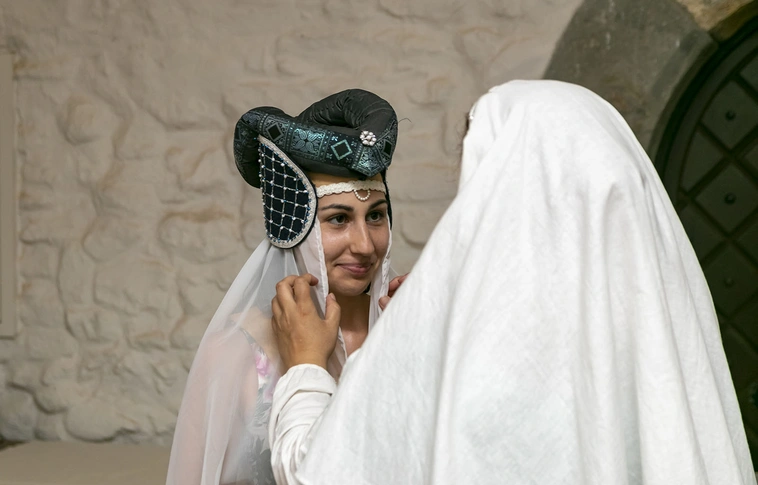 Rendhagyó divattörténeti előadás a Diósgyőri várban