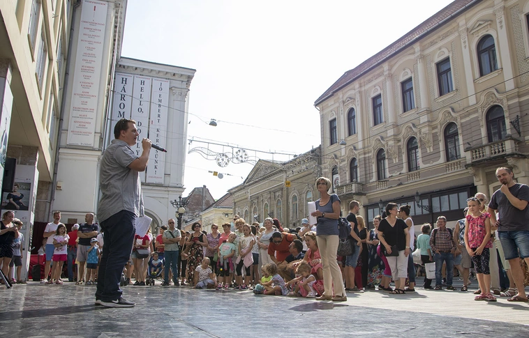Nekem itt a helyem! – Szabadtéri show-műsorral indult a színházi évad Miskolcon