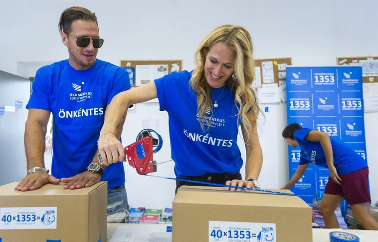 Megkezdte a rászoruló családokat segítő tanszercsomagok összeállítását az Ökumenikus Segélyszervezet