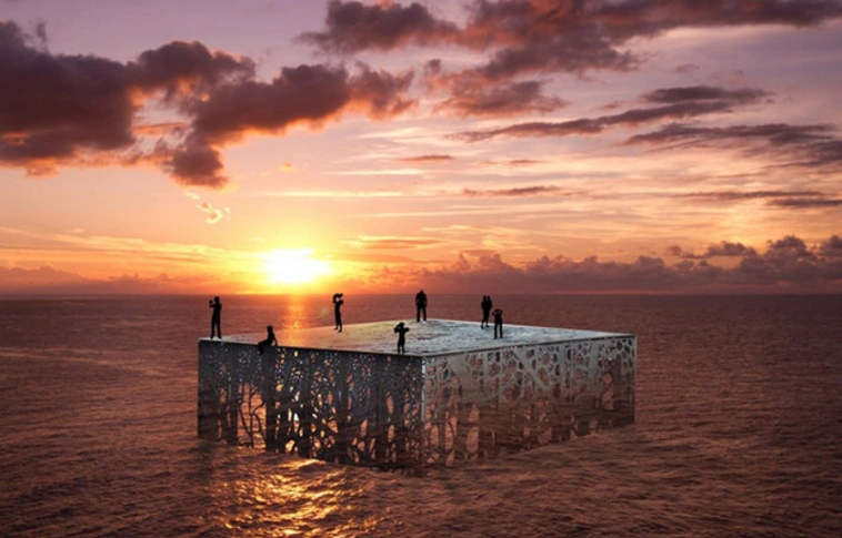 Lélegzetelállító látvány: megnyílt a világ első félig víz alatti múzeuma (Videóval!)