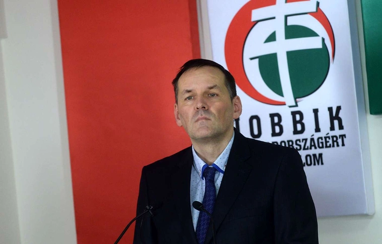 Távozik a Jobbikból három korábbi frakciótag