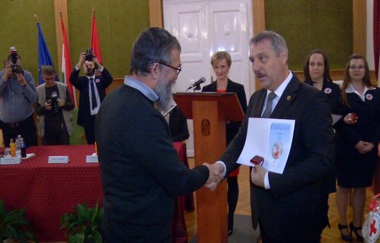 Sokszoros véradókat köszöntöttek a Megyeháza dísztermében