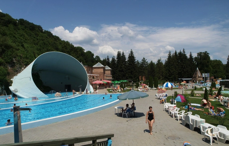 Barlangfürdő