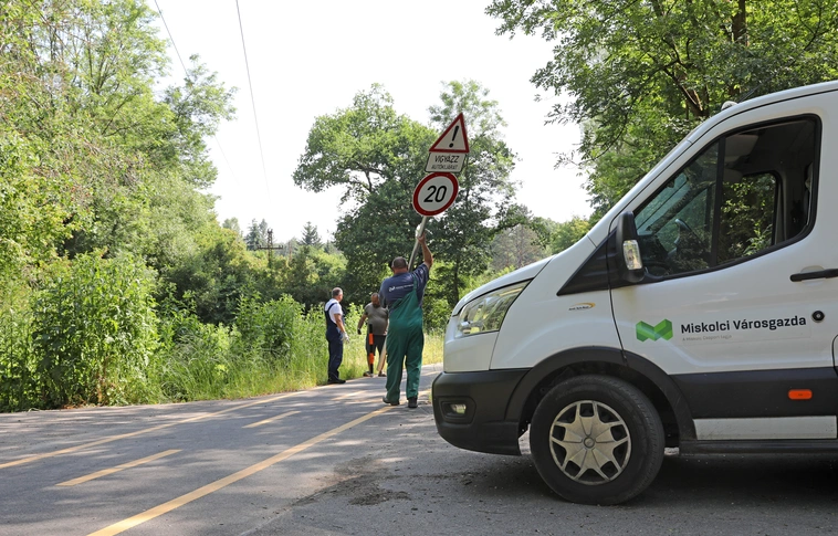 kerékpárút sebességkorlátozó tábla