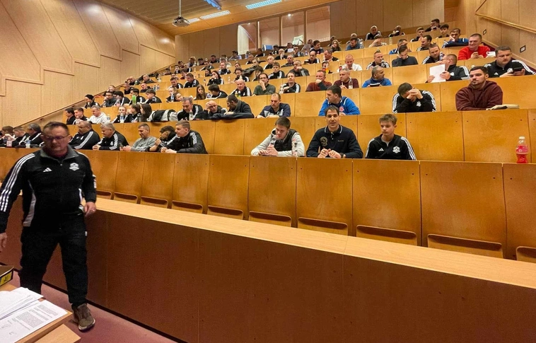 labdarúgó játékvezetők