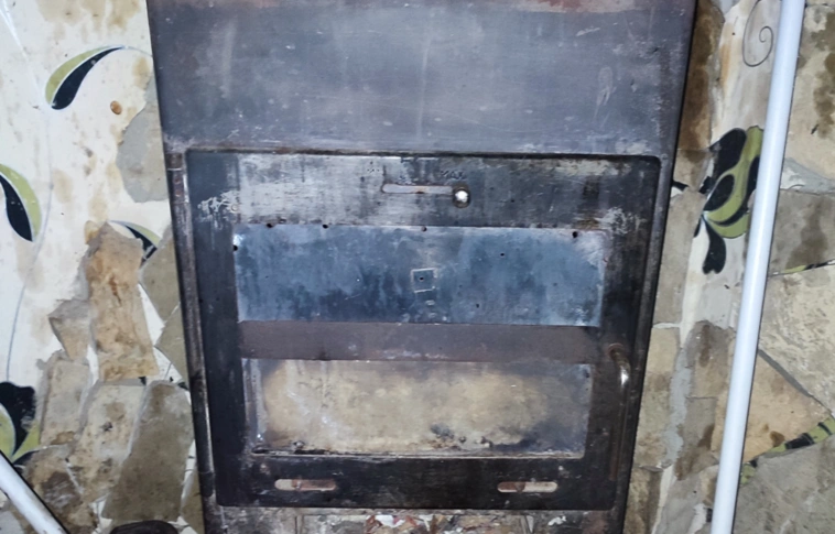 Kályhába dugta a kábítószert. Fotó: police.hu