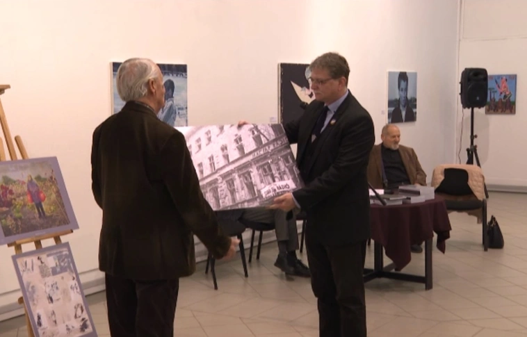 Miskolcon a Földes Ferenc Gimnázium is megkapta tíz mű reprodukcióját. 