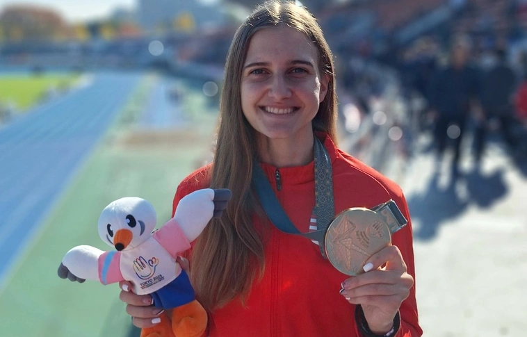 Gál Nikolett, a DVTK atlétája Tokióban siketlimpiai bajnoki címet szerzett 100 méteres gátfutásban. Fotó: magánarchívum 