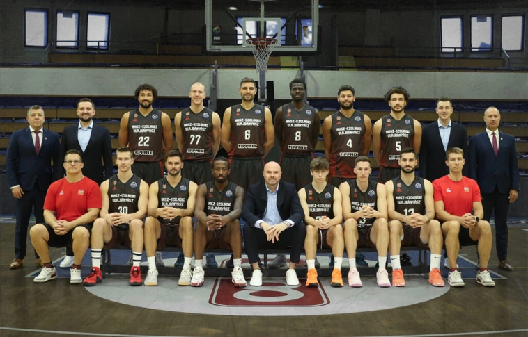 NHSZ-Szolnoki Olajbányász kosárlabda csapata. Fotó: magánarchívum