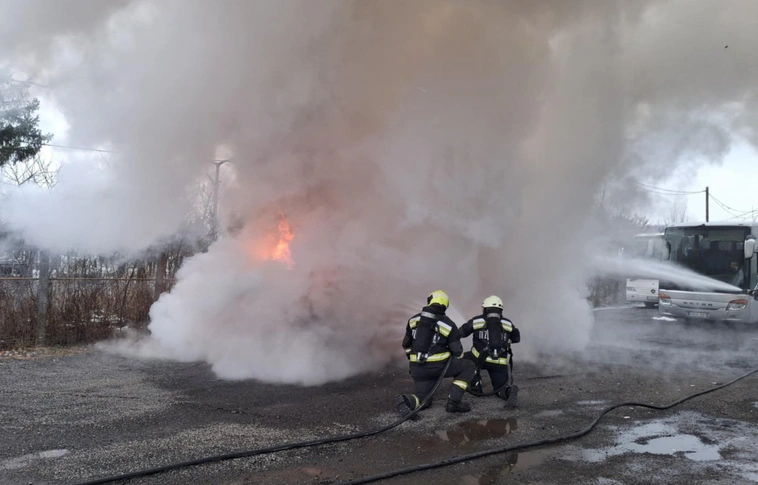 Busz égett Kazincbarcikán