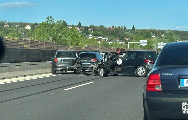 baleset M3-as autópálya baleset-info.hu