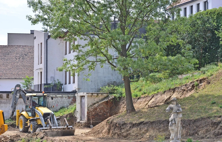 Felújítás a Mindszenti plébánián