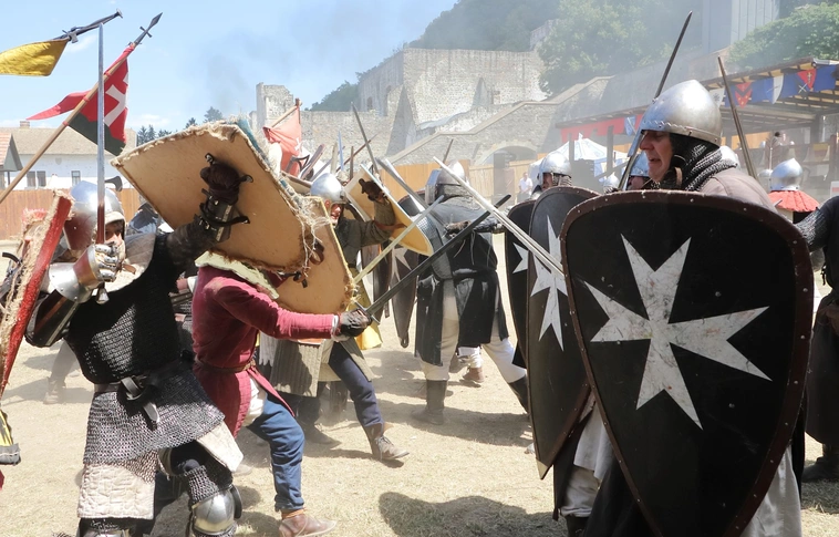 Miskolci Johanniták is  Visegrádi Palotajátékokon