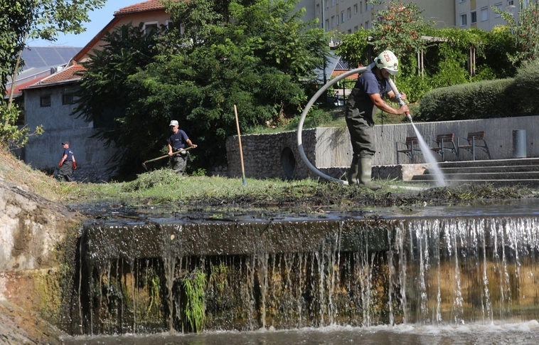 Szinva meder takarítása a II. János Pál Pápa téren