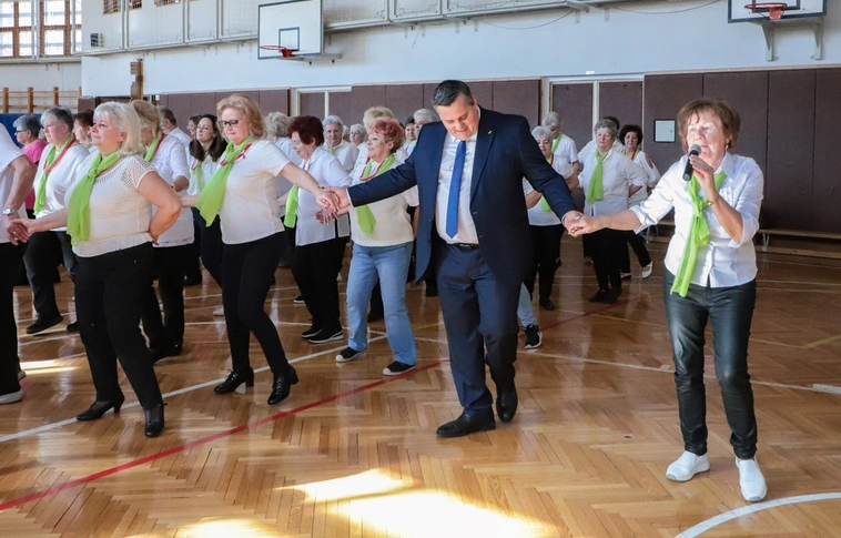 Szenior Örömtánc a Földesben