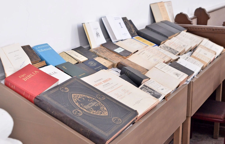 Bibliakiállítás a Kossuth utcai templomban