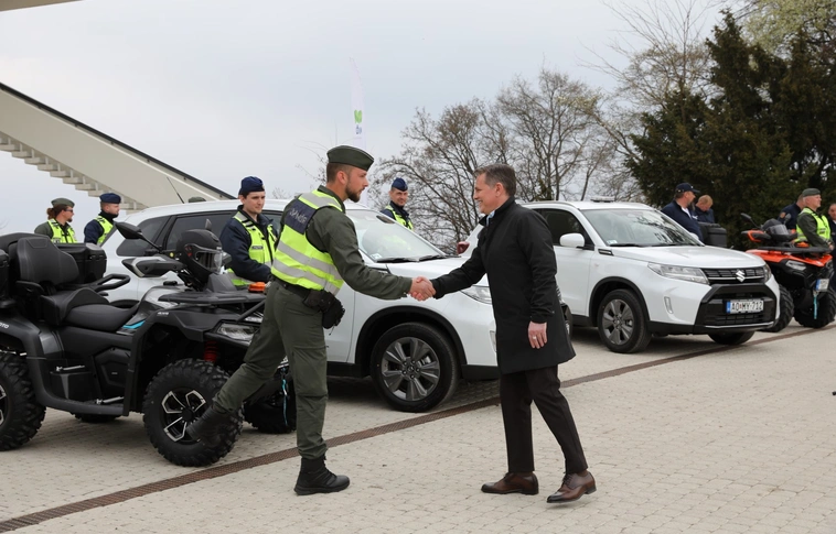 Gépjármű átadás a polgárőr és rendészeti szervezeteknek