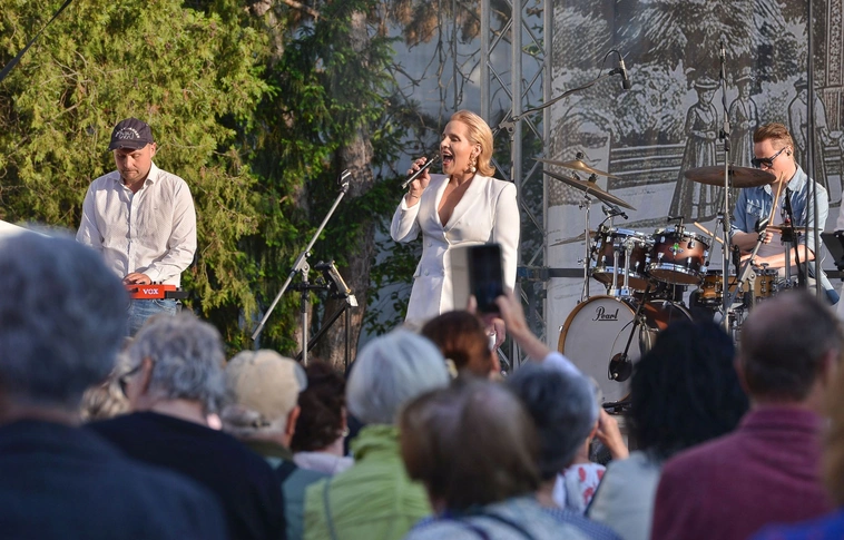 Tóth Vera Band koncert a városnapi forgatagon