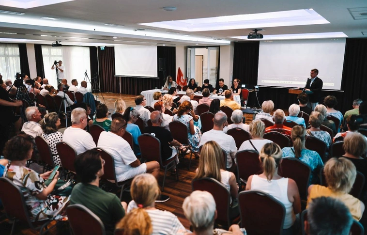 Lakossági fórum a Barlangfürdő ügyében. Fotó: Rogosz Péter