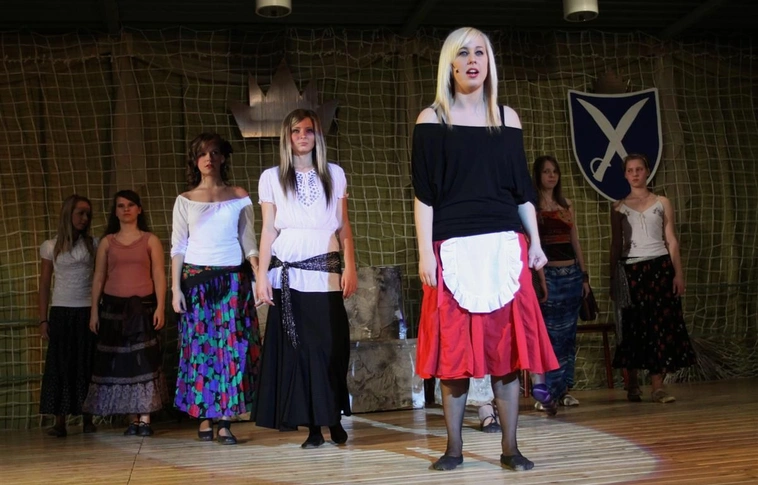 La Mancha lovagja a Diósgyőri Gimnázium diákszínjátszóinak előadásában