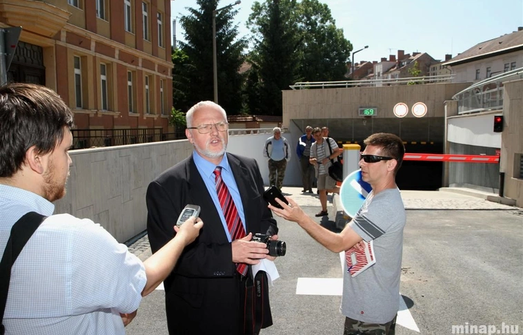 Műszaki átadás a Patak utcai mélygarázsban