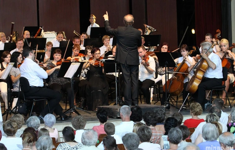 Promenád koncert a Nyáriszínházban