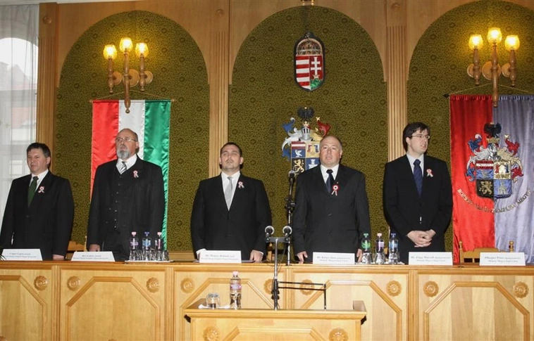 Ünnepi közgyűlés a Megyeházán