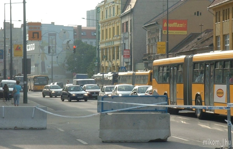 Búza téri csőtörés Hétfő reggel
