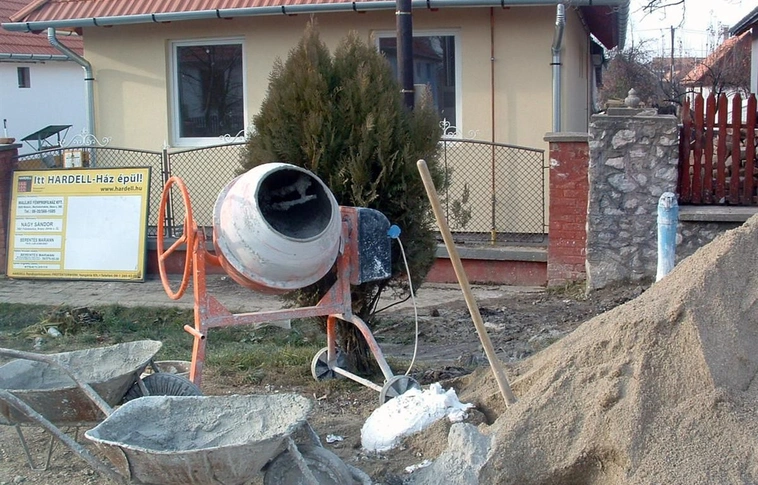 Feszített tempóban építkeznek Felsőzsolcán