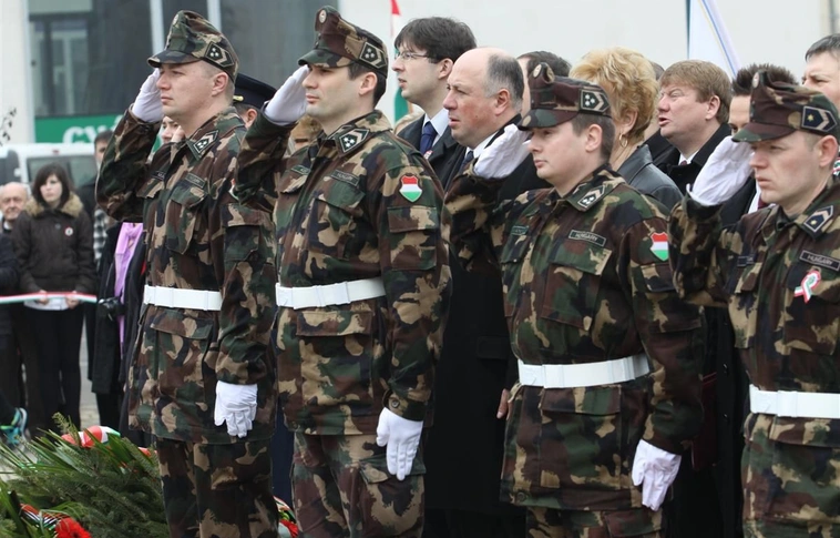 Ünnepi megemlékezés és koszrúzás március 15-én