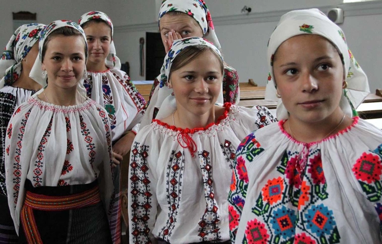 Csángó gyerekek a zsebpénzükből adományoztak a felsőzsolcaiaknak